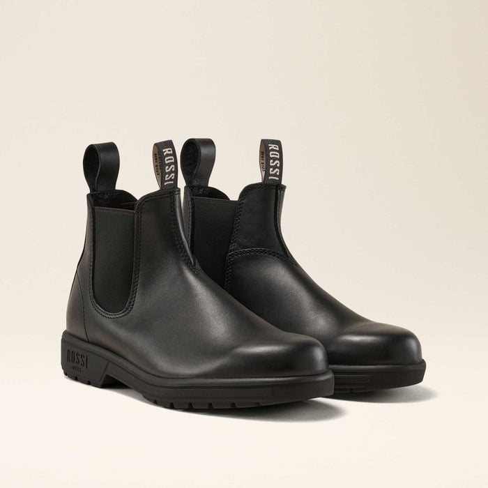 Front view of Endura Boot showcasing toe reinforcement, breathable leather, and secure lace-up closure.