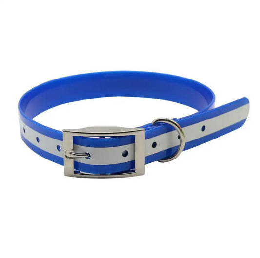 Close-up of reflective strip on adjustable flat dog collar - Blue
