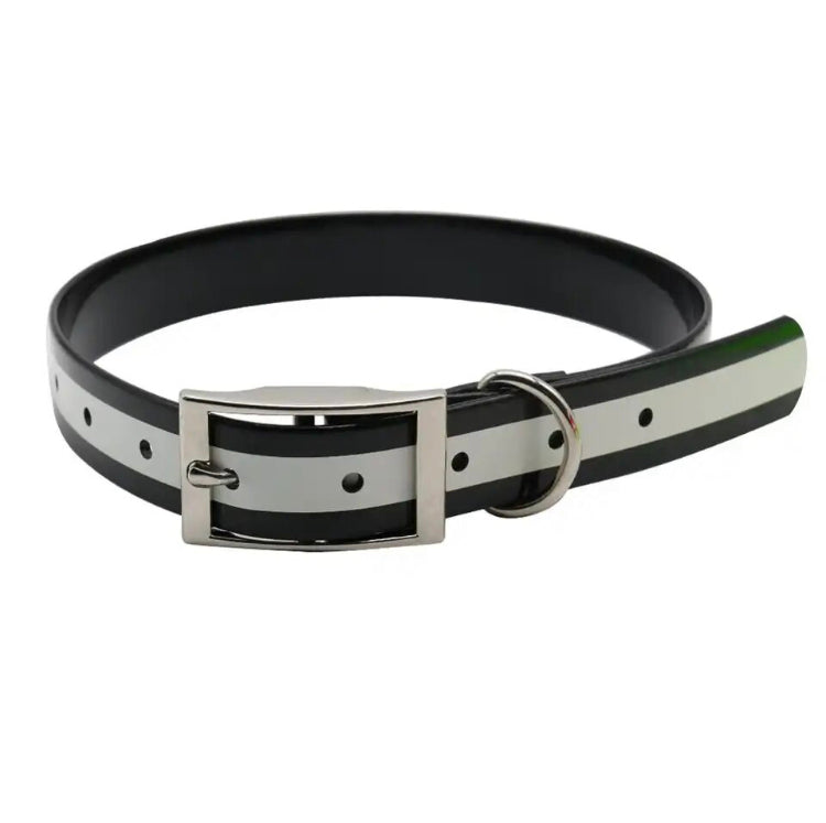 Close-up of reflective strip on adjustable flat dog collar - Black