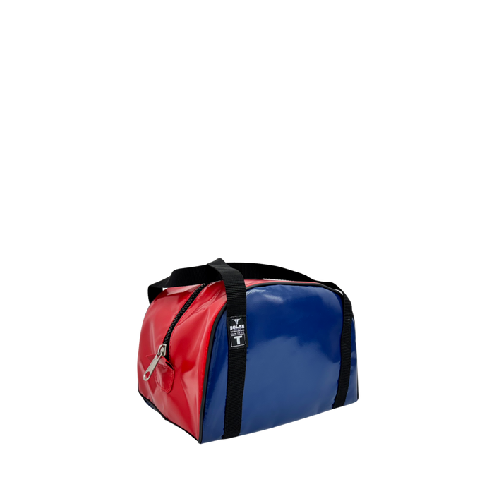 Dolan’s Toiletries Gear Bag DE316 – regular size canvas toiletry bag with zip closure, front view, red and blue