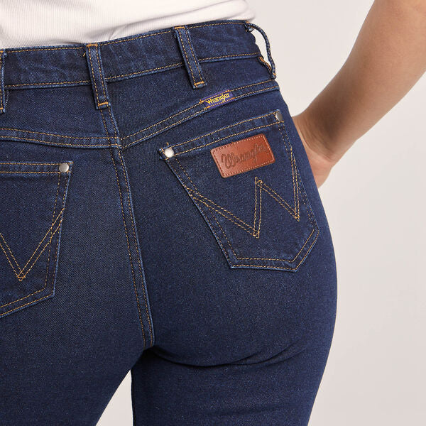 Close-up detail of Wrangler Classics Jean: reinforced stitching and durable denim fabric for long-lasting wear