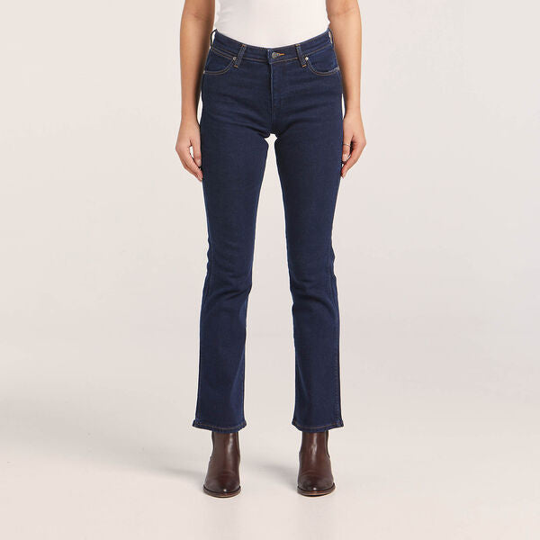 Close-up detail of Wrangler Classics Jean: reinforced stitching and durable denim fabric for long-lasting wear.